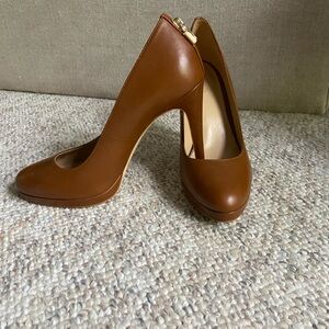 Michael Kors tan 3in heel